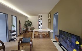 Emerald Avenue Cozy 3R3B Apartment 830